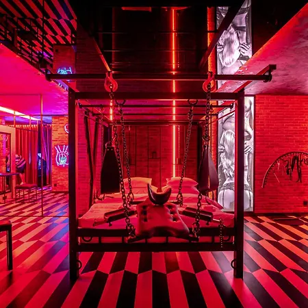 Nikisz Red Bdsm Apartment