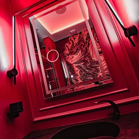 Apartment Nikisz Red Bdsm