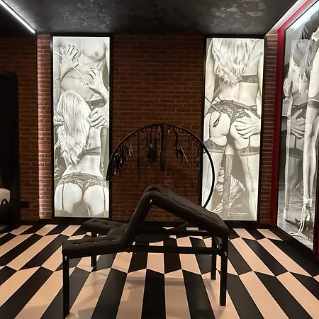 Nikisz Red Bdsm Lejlighed