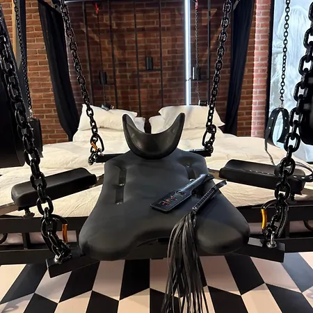 شقة Nikisz Red Bdsm