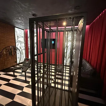 Nikisz Red Bdsm Lejlighed *