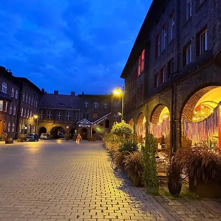 Apartment Nikisz Red Bdsm