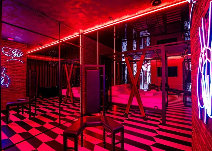 Nikisz Red Bdsm Lejlighed