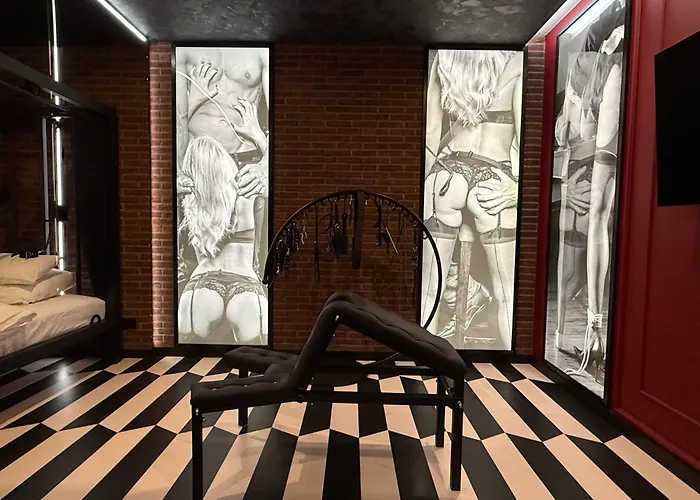 Nikisz Red Bdsm Lejlighed