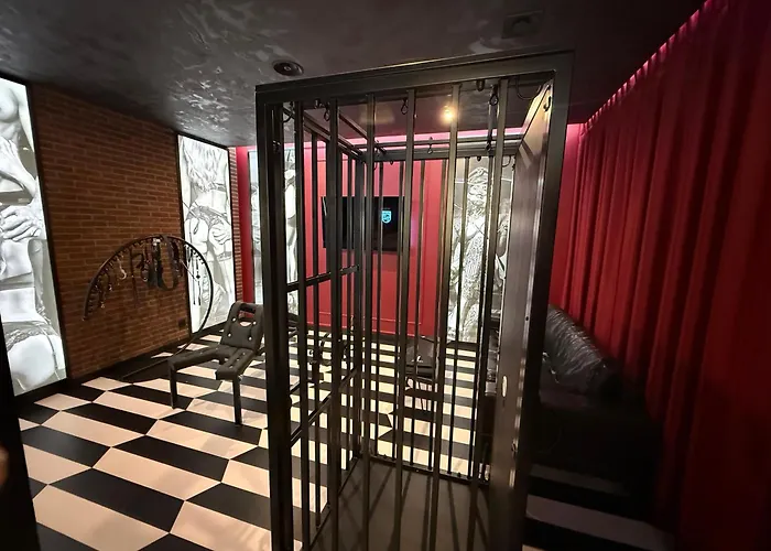 Nikisz Red Bdsm Apartamento *